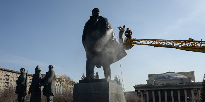 В Новоазовске восстановили памятник Ленину В Новоазовске восстановили памятник Ленину