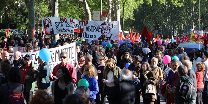 Тысячи европейцев вышли на митинги против торгового соглашения с США Тысячи европейцев вышли на митинги против торгового соглашения с США