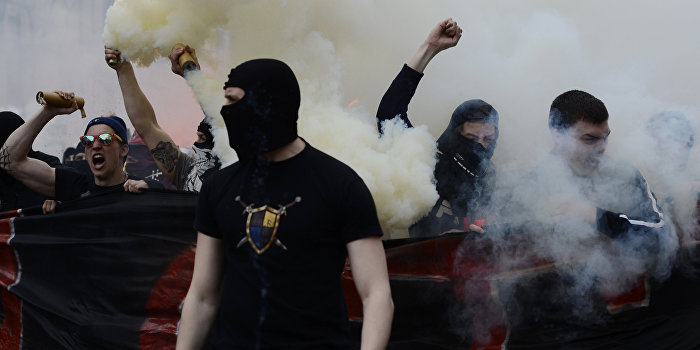 В Харькове взорвали машину украинского военного В Харькове взорвали машину украинского военного