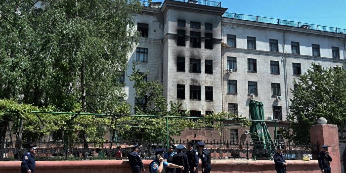 «И воздух пахнет смертью» «И воздух пахнет смертью»