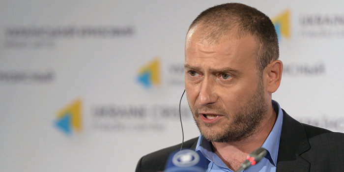 Ярош обвинил Киев в провокациях и приказал «Правому сектору» не сдавать оружие Ярош обвинил Киев в провокациях и приказал «Правому сектору» не сдавать оружие