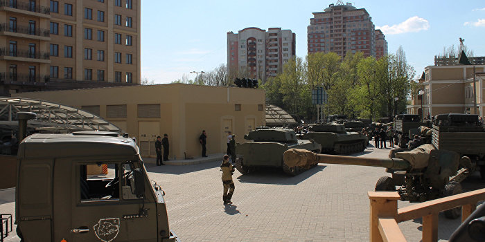 В Донецке проходит репетиция парада Победы В Донецке проходит репетиция парада Победы