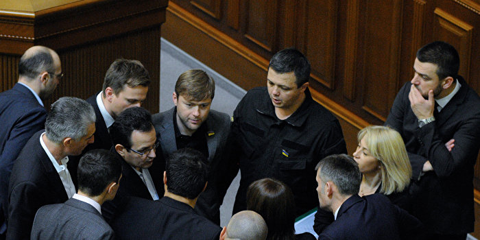 Семенченко требует от Минобороны оружие Семенченко требует от Минобороны оружие