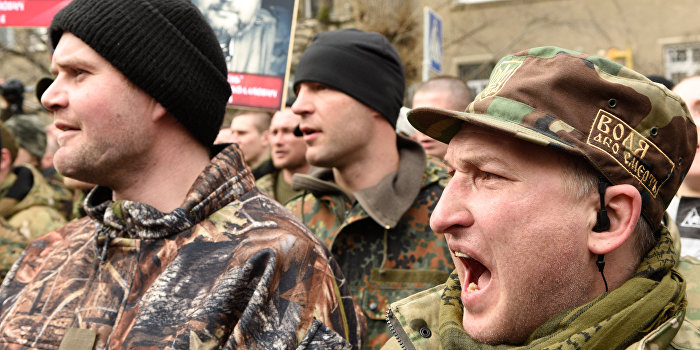 «Правый сектор» устроил «37 год» украинским волонтерам «Правый сектор» устроил «37 год» украинским волонтерам