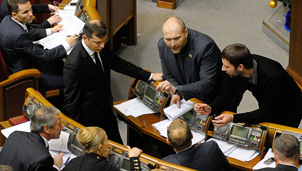 В Верховной Раде от Порошенко требуют дать ответ на обвинения Фирташа В Верховной Раде от Порошенко требуют дать ответ на обвинения Фирташа