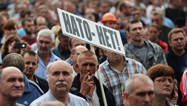 Порошенко продолжает настаивать на вступлении Украины в НАТО Порошенко продолжает настаивать на вступлении Украины в НАТО
