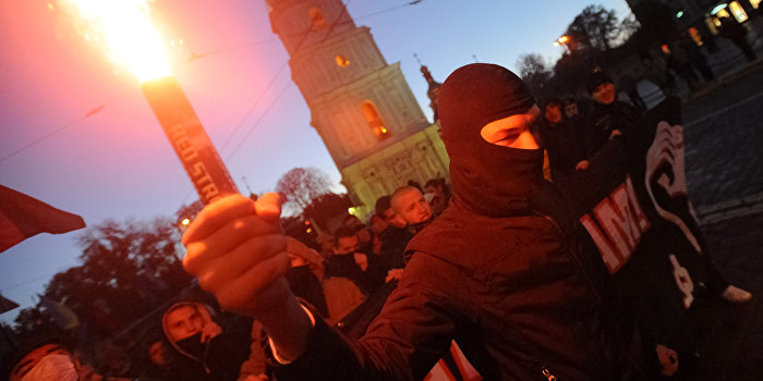 В Киеве разбили памятную табличку основателя Донецко-Криворожской республики В Киеве разбили памятную табличку основателя Донецко-Криворожской республики