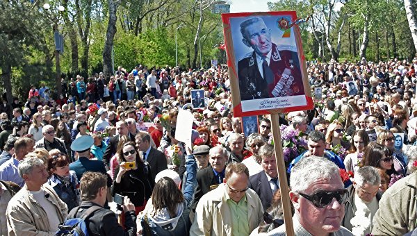 В День Победы тысячи одесситов скандируют «Вон из Одессы, бандеровские бесы!» В День Победы тысячи одесситов скандируют «Вон из Одессы, бандеровские бесы!»