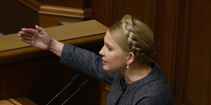Тимошенко пытается вернуть себе популярность, поставив ультиматум Яценюку Тимошенко пытается вернуть себе популярность, поставив ультиматум Яценюку