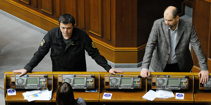 Семенченко: Власть на Украине после Евромайдана так и осталась в руках олигархов Семенченко: Власть на Украине после Евромайдана так и осталась в руках олигархов