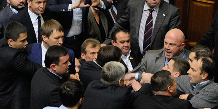 Украинский политолог: Верховная рада совершенно неадекватна Украинский политолог: Верховная рада совершенно неадекватна
