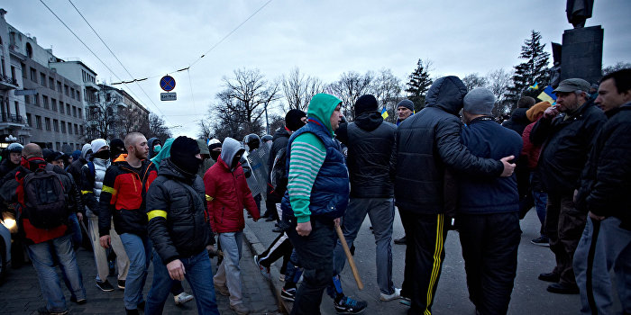 В Харькове ночью повалили три памятника В Харькове ночью повалили три памятника