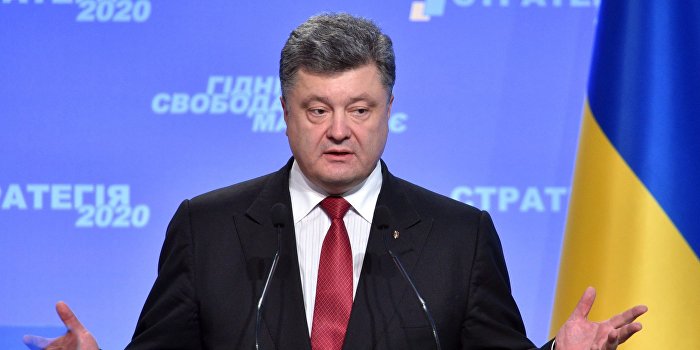 В Киеве собирают подписи за отставку Порошенко