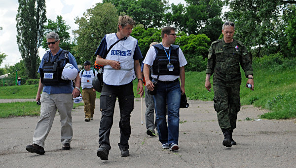 От обстрелов украинскими силовиками в Донбассе около 20 человек погибли, 90 - ранены От обстрелов украинскими силовиками в Донбассе около 20 человек погибли, 90 - ранены