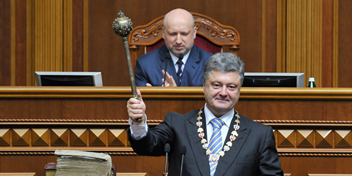 Год назад Порошенко официально стал президентом Украины Год назад Порошенко официально стал президентом Украины
