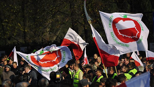 Почему сербские СМИ извращают информацию о том, что происходит в РФ и на Украине?