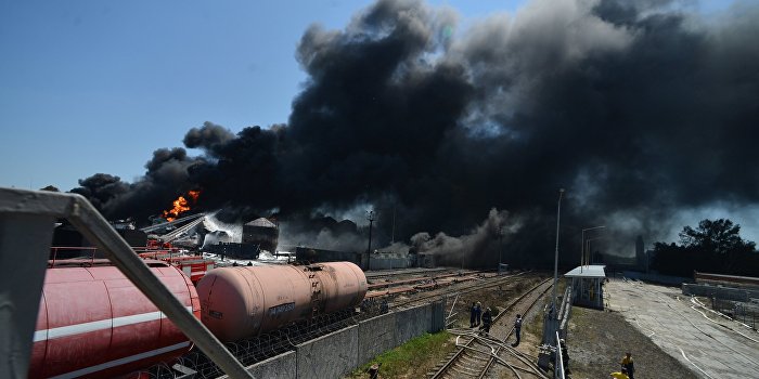Киев просит ВОЗ оценить риски от пожара на нефтебазе