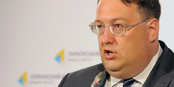 Геращенко: Разведке США нужно озаботиться сенатором, обвинившим «Азов» в нацизме