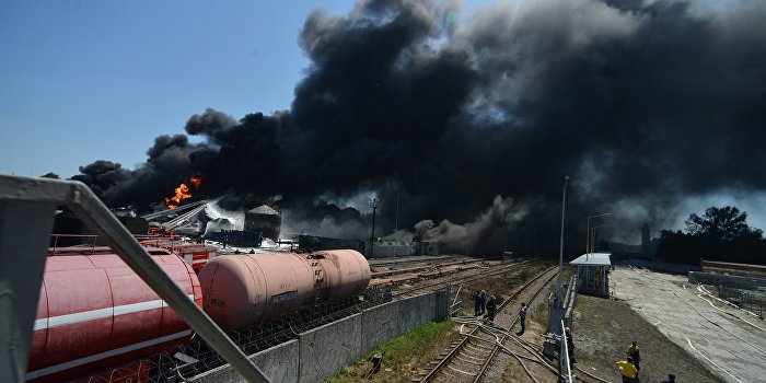 Не справившись с пожаром на нефтебазе, Украина предлагает помощь Грузии