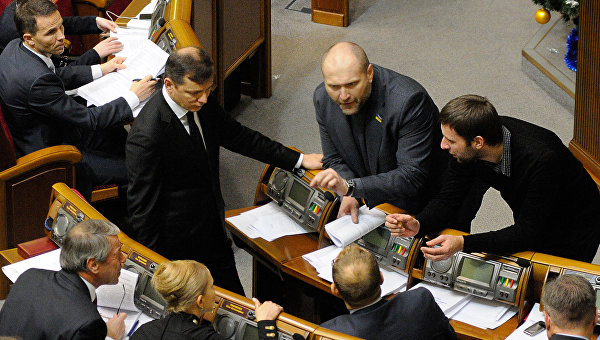 СМИ: Депутаты Рады получили сотни тысяч долларов за отставку Наливайченко