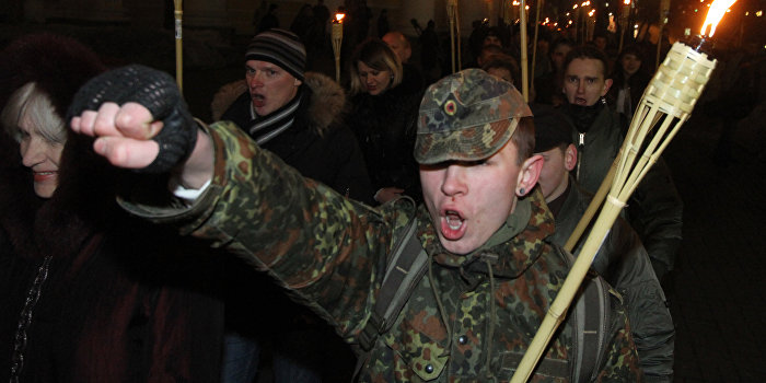Украинские неонацисты объявили Порошенко ставленником Москвы