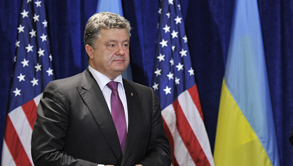 Пусть будет Янукович: почему Порошенко дезавуировал подписанный им же закон?