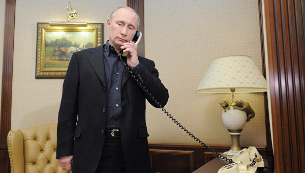 Путин, Меркель и Олланд по телефону обсудили ситуацию на Украине