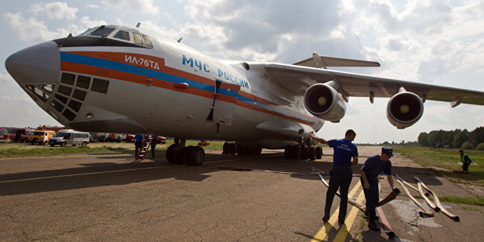 Авиация МЧС России доставила в Ростов гуманитарный груз для Донбасса