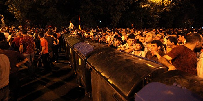 Wall Street Journal: Ереванские протесты очень похожи на киевский майдан