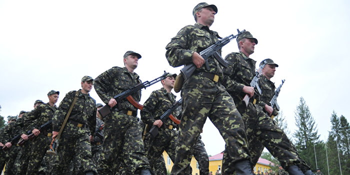 Генштаб ВСУ: Украинцам будут вручать повестки прямо на улице