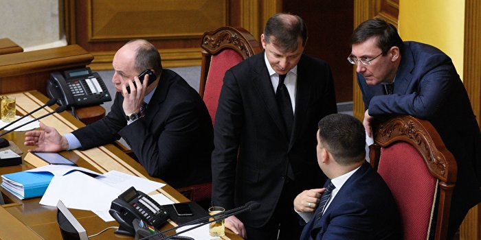 Скандал в ВР: Ляшко, Луценко и Гройсман о «сосунках» Скандал в ВР: Ляшко, Луценко и Гройсман о «сосунках»