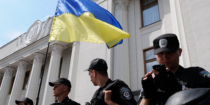 К зданию Верховной Рады привели свиней К зданию Верховной Рады привели свиней