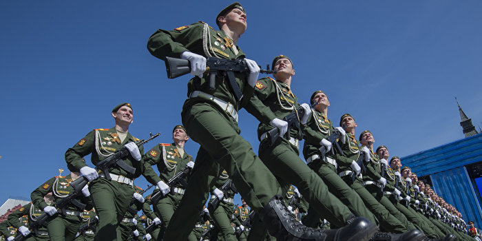 Генштаб: Число военных РФ в Донбассе зависит от того, сколько выпьет Порошенко Генштаб: Число военных РФ в Донбассе зависит от того, сколько выпьет Порошенко