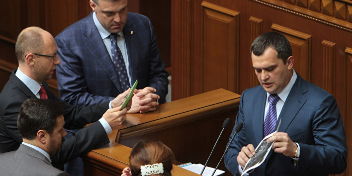 Виталий Захарченко: Рада пишет законы «на потребу дня» и «под конкретных лиц» Виталий Захарченко: Рада пишет законы «на потребу дня» и «под конкретных лиц»