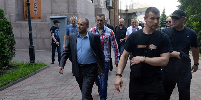 Найем: Дмитрий Ярош прилетел в Ужгород Найем: Дмитрий Ярош прилетел в Ужгород