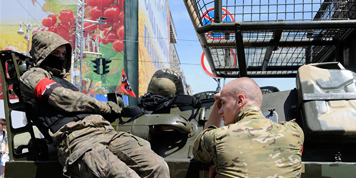 Силовики заблокировали все военные базы «Правого Сектора» на западе Украины Силовики заблокировали все военные базы «Правого Сектора» на западе Украины