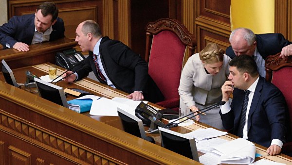Националисты грозят внести в расстрельные списки сторонников особого статуса Донбасса Националисты грозят внести в расстрельные списки сторонников особого статуса Донбасса