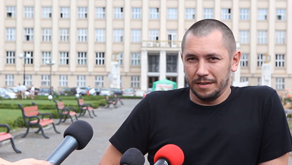 В Мукачево допрашивают «вождя» Закарпатского «Правого сектора» В Мукачево допрашивают «вождя» Закарпатского «Правого сектора»