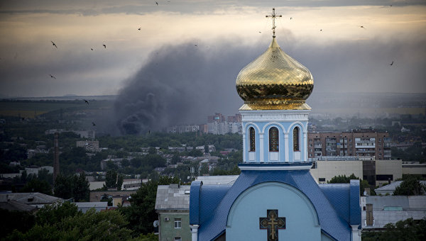В Луганске установили памятник жертвам украинских артбострелов В Луганске установили памятник жертвам украинских артбострелов