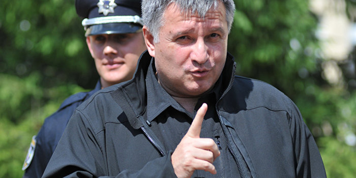 Эксперт: Аваков распахнул двери Украины для всех преступников из СНГ Эксперт: Аваков распахнул двери Украины для всех преступников из СНГ