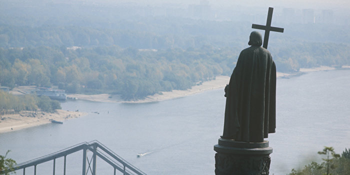 В России начались торжества, посвященные 1000-летию преставления святого князя Владимира В России начались торжества, посвященные 1000-летию преставления святого князя Владимира