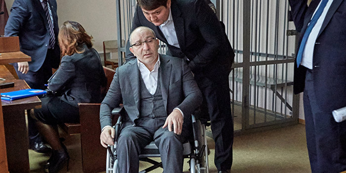 Суд по делу Кернеса перенесен из-за драки Суд по делу Кернеса перенесен из-за драки