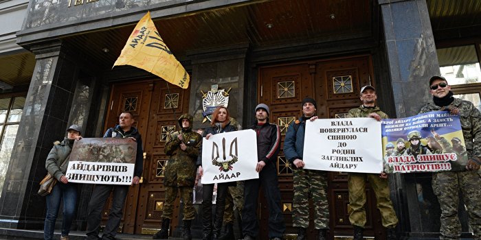 Боевики «Айдара» устроили очередную драку со стрельбой Боевики «Айдара» устроили очередную драку со стрельбой