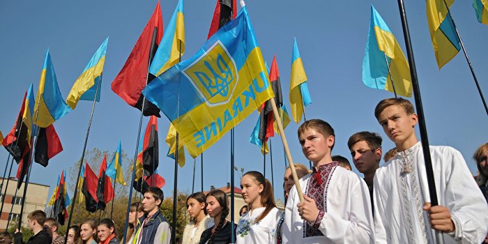 На Украине создана комиссия по национально-патриотическому воспитанию На Украине создана комиссия по национально-патриотическому воспитанию