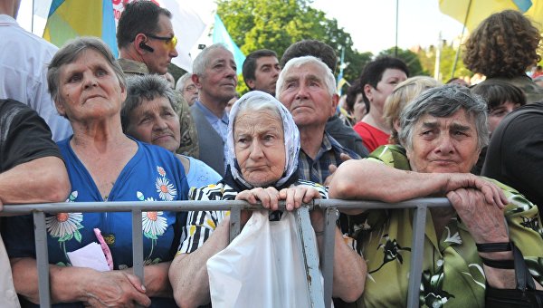 Опрос: Три миллиона украинцев намерены ехать на заработки за границу Опрос: Три миллиона украинцев намерены ехать на заработки за границу