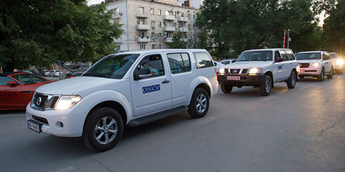 В Донецке ночью сгорели шесть автомобилей миссии ОБСЕ В Донецке ночью сгорели шесть автомобилей миссии ОБСЕ