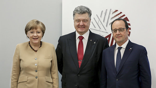 Из Порошенко лепят де Голля Из Порошенко лепят де Голля