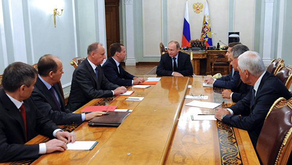 Путин собрал Совет безопасности на тему Донбасса Путин собрал Совет безопасности на тему Донбасса