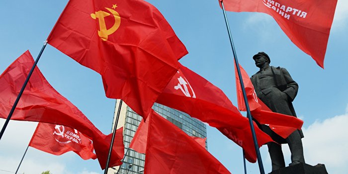 На Черниговщине коммунисты восстановили памятник Ленину На Черниговщине коммунисты восстановили памятник Ленину