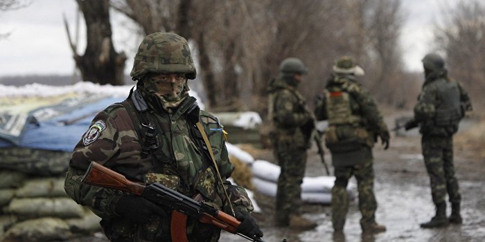 Луганский губернатор требует ввести военное положение в Донбассе Луганский губернатор требует ввести военное положение в Донбассе